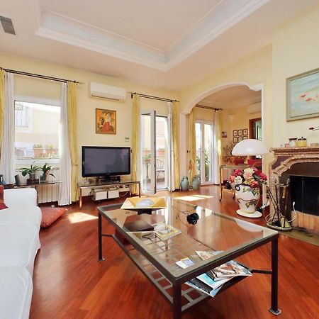 4Bnb - Luxury Trevi Apartment W Terrace โรม ภายนอก รูปภาพ