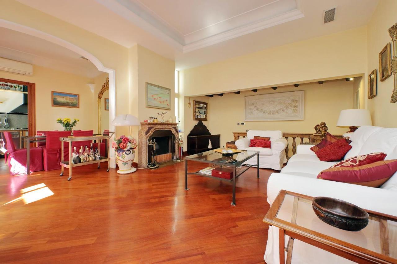 4Bnb - Luxury Trevi Apartment W Terrace โรม ภายนอก รูปภาพ