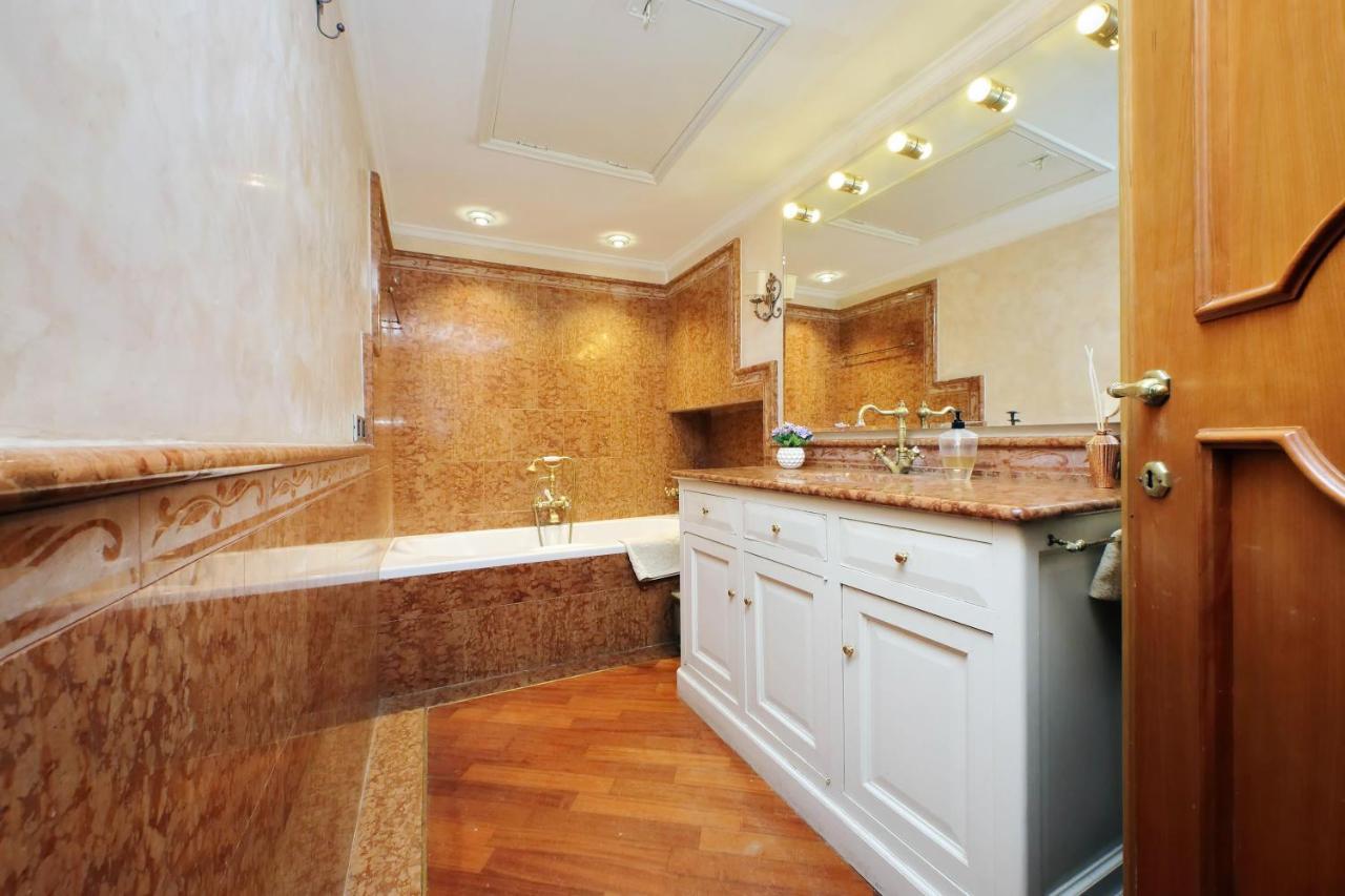 4Bnb - Luxury Trevi Apartment W Terrace โรม ภายนอก รูปภาพ