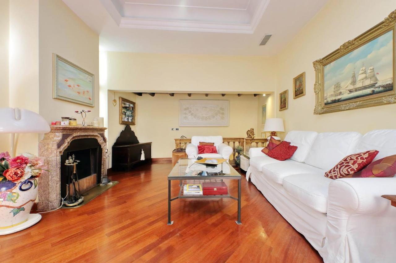4Bnb - Luxury Trevi Apartment W Terrace โรม ภายนอก รูปภาพ
