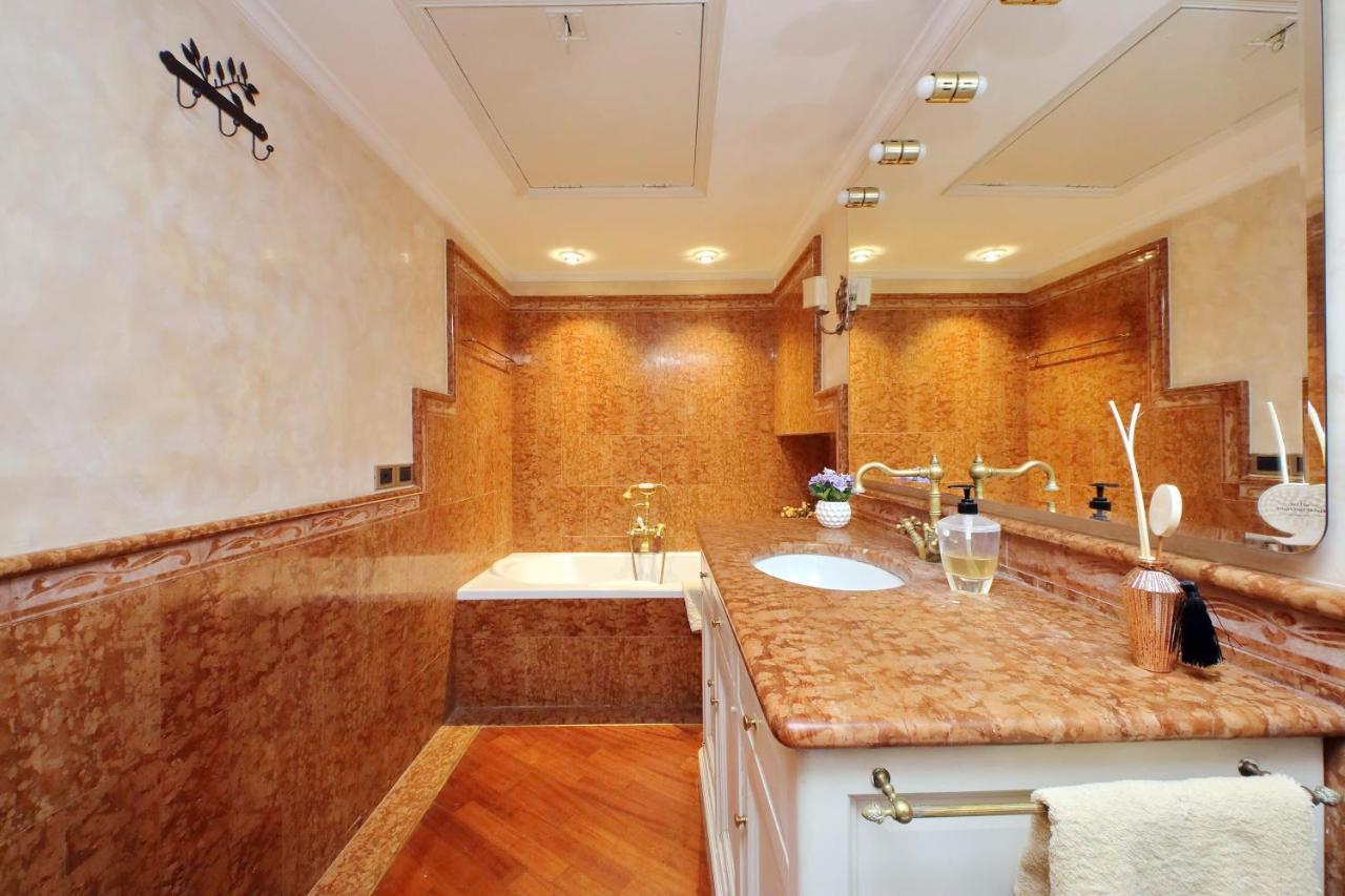 4Bnb - Luxury Trevi Apartment W Terrace โรม ภายนอก รูปภาพ